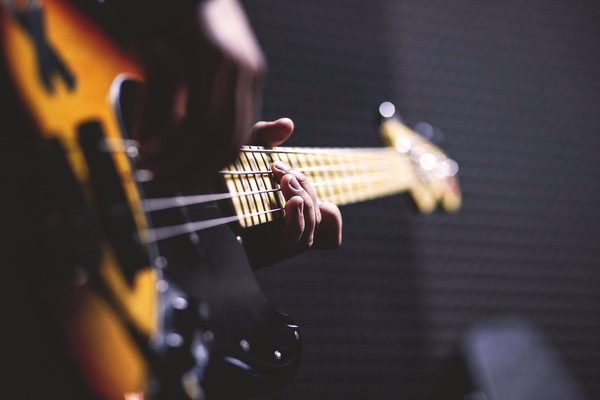 Comment tirer le meilleur parti des cours de guitare à Nice
